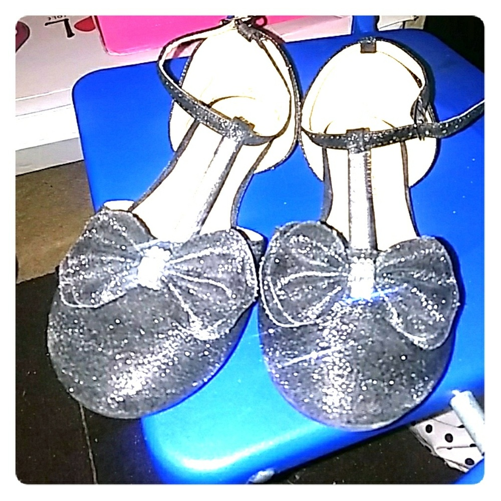 BNWOT Cutie little girl shoes